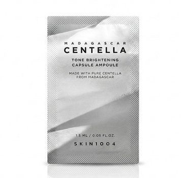 Пробник сироватки, що висвітляє та вирівнює тон SKIN1004 Madagascar Centella Tone Brightening Capsule Ampoule Sachets 1,5 мл