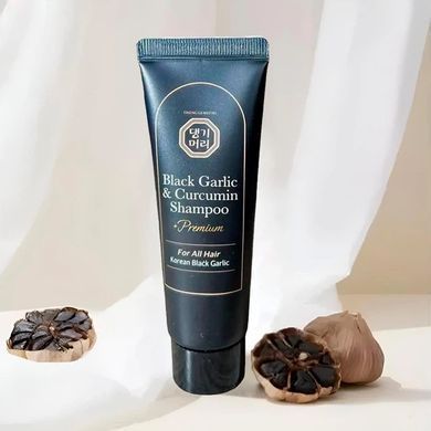 Премиальный шампунь с экстрактом черного чеснока Daeng Gi Meo Ri Black Garlic Curcumin Shampoo 50ml