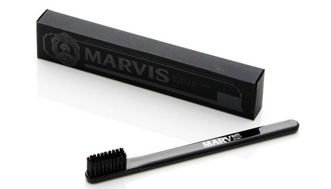 Зубна щітка Marvis Toothbrush середньої жорсткості (medium), чорна, 1 шт.